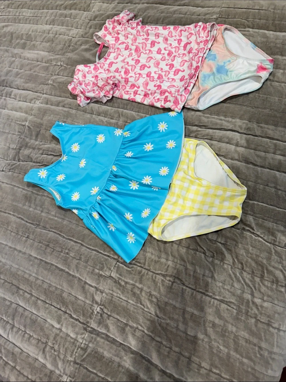 Girls Mixed Swim Set - Blue Daisy Skirted Tankini & Pink Flamingo Rash Guar size